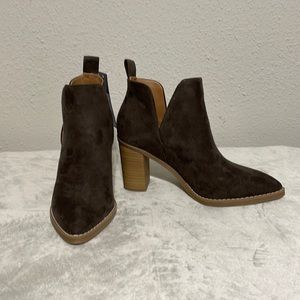 Universal Thred Ankle Vanessa Boots